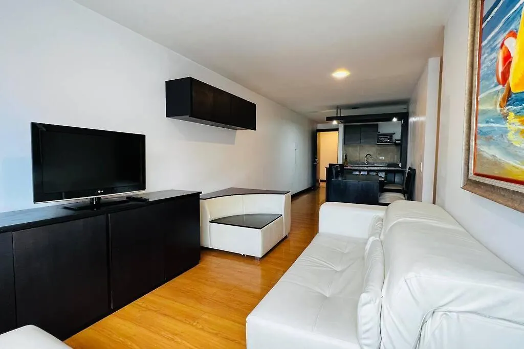 Apartamento Departamento 3 Dormitorios 2 Banos, 2 Tv, Piso Alto, Republica De El Salvador Quito