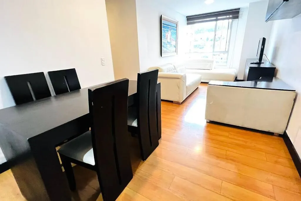 Apartamento Departamento 3 Dormitorios 2 Banos, 2 Tv, Piso Alto, Republica De El Salvador Quito