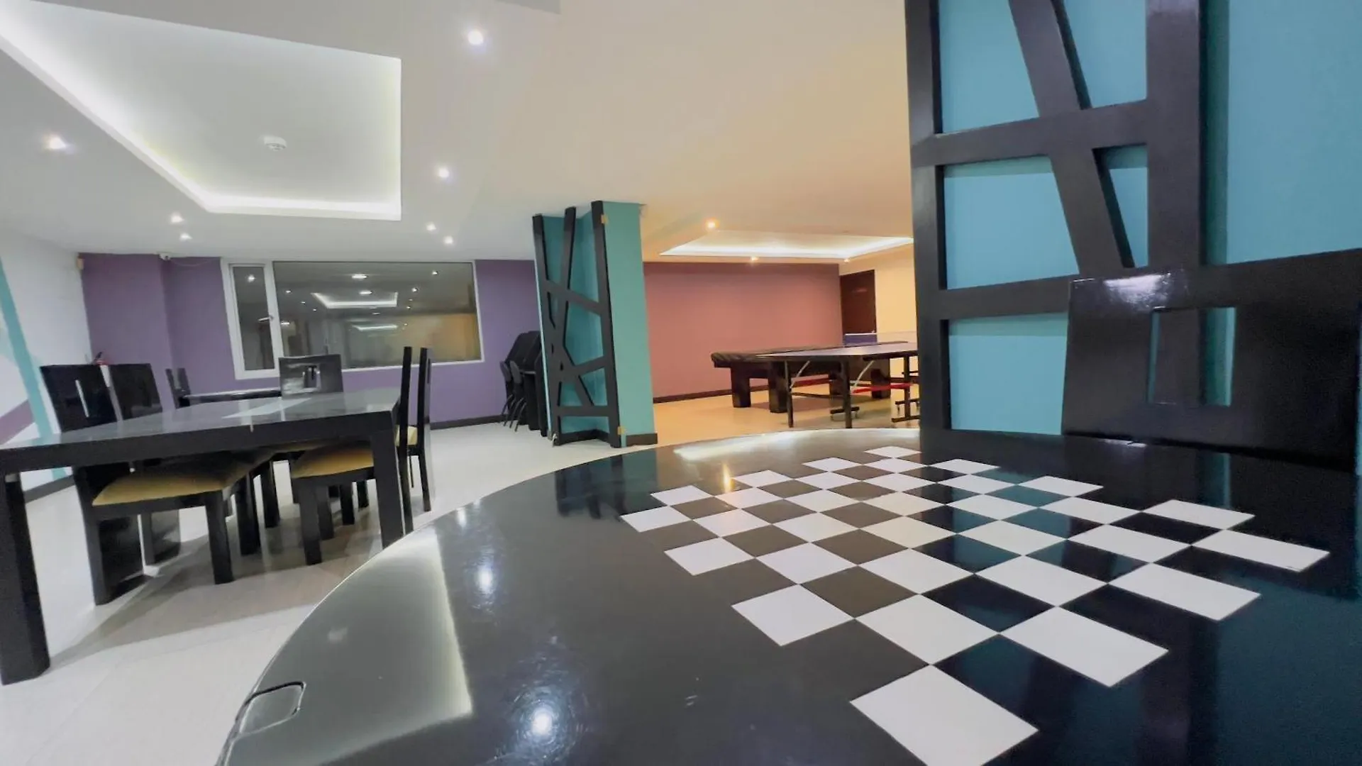 Departamento 3 Dormitorios 2 Banos, 2 Tv, Piso Alto, Republica De El Salvador Quito Ecuador